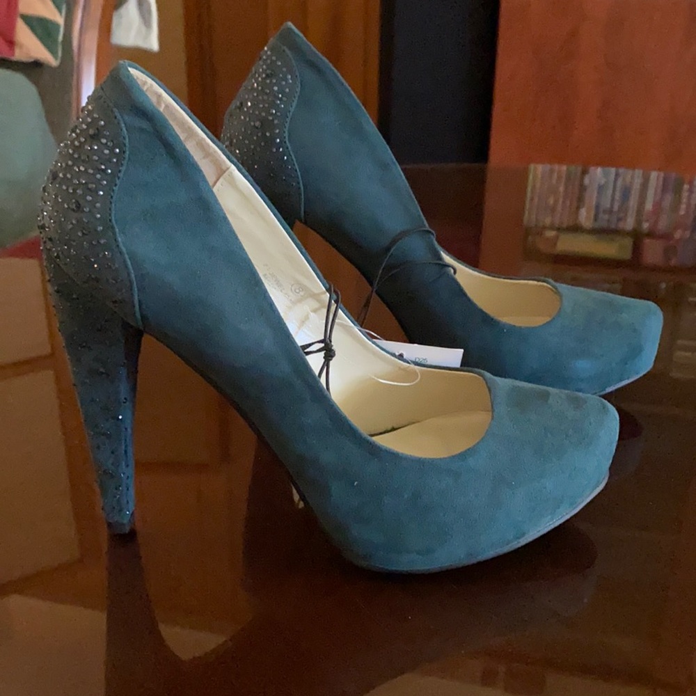 Emerald Green Jeweled High Heeled Pumps